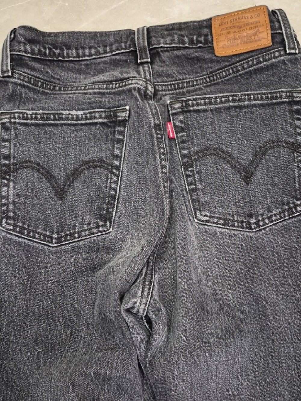 Levi's Ribcage Straight Jeans — Blackwashed Denim - Picture 13 of 14